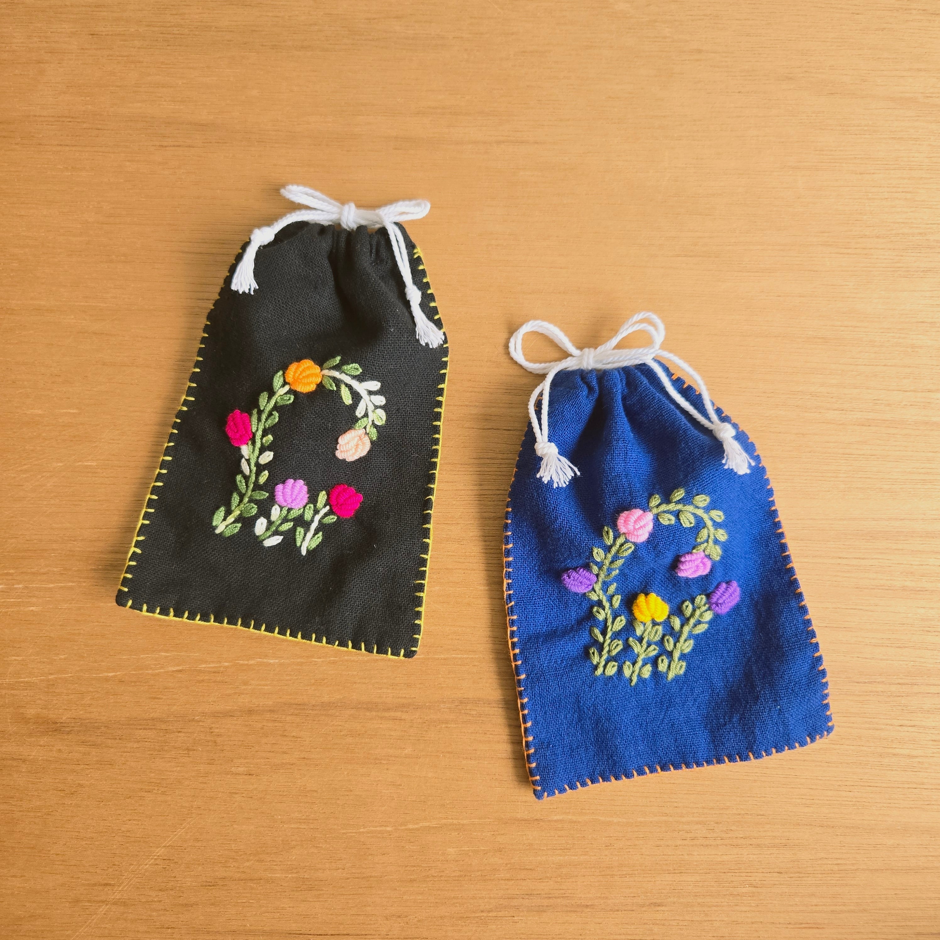 タイ 手刺繍お花のミニ巾着M | gururi