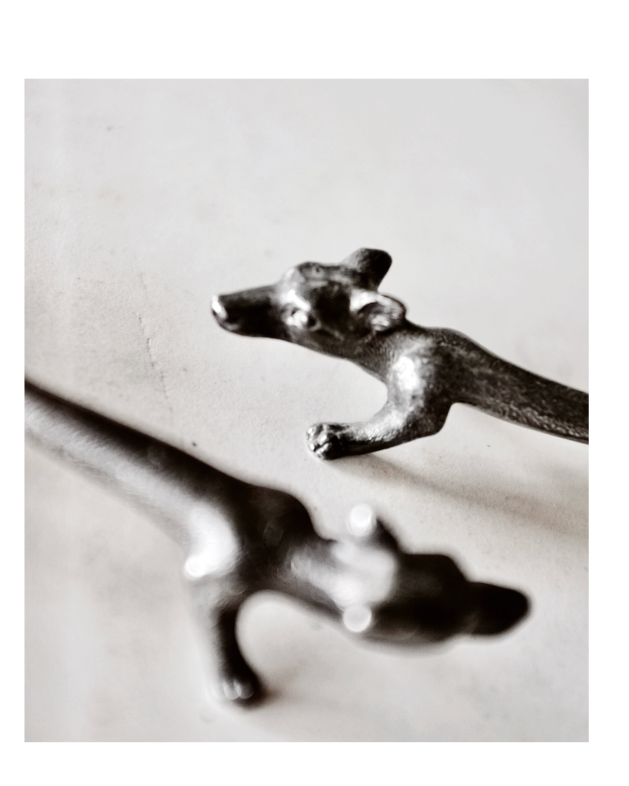 フランス 誰かを探す狼さんとカトラリーレスト アンティーク