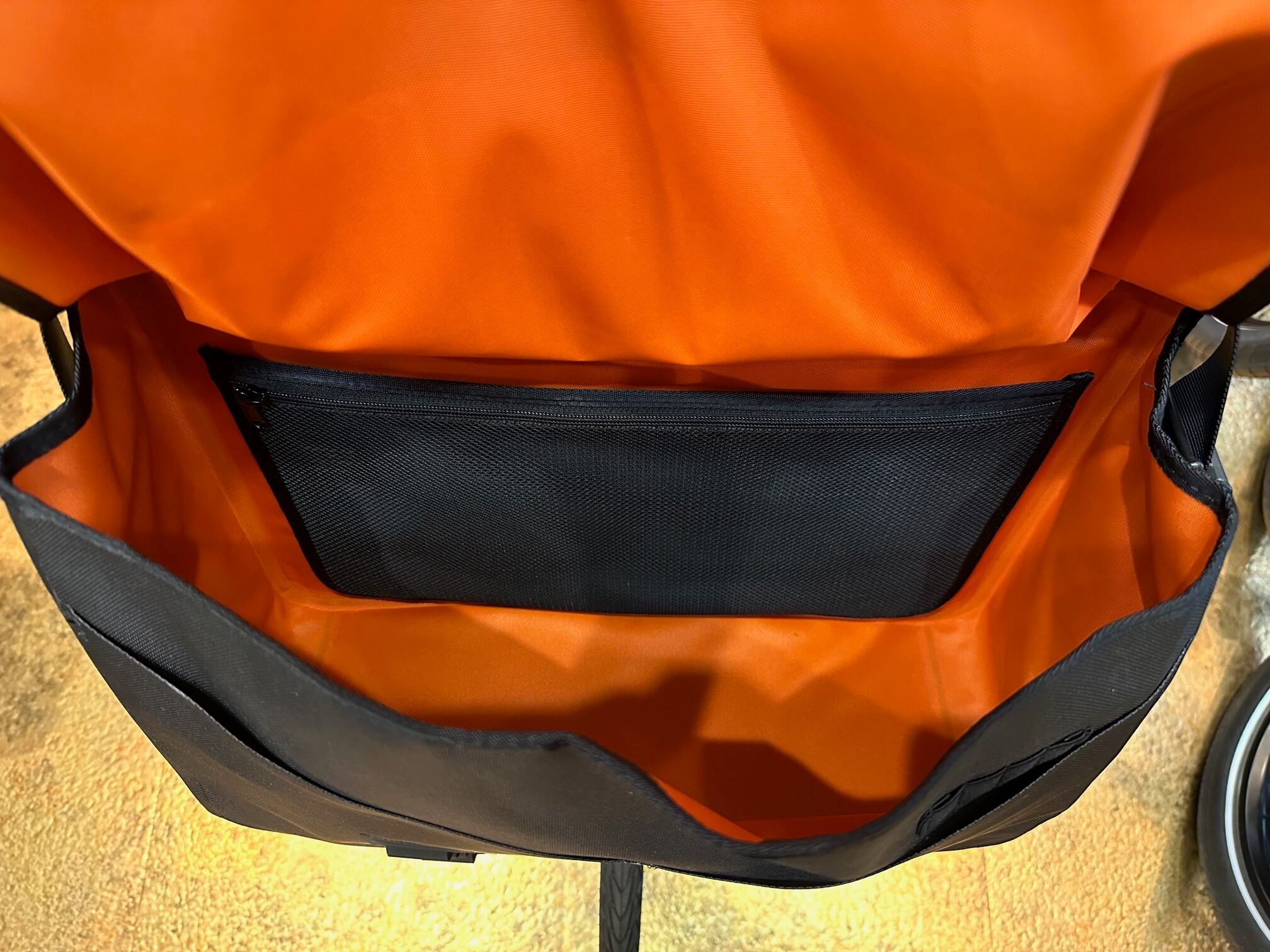 Messenger Waterproof Bag 20L Black | LORO ONLINE STORE