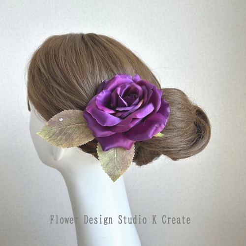 パープルの薔薇と秋の葉っぱの髪飾り　フラメンコ　成人式　着物　髪飾り　紫　袴　薔薇　バラ　髪飾り　発表会　イベント　結婚式　舞台