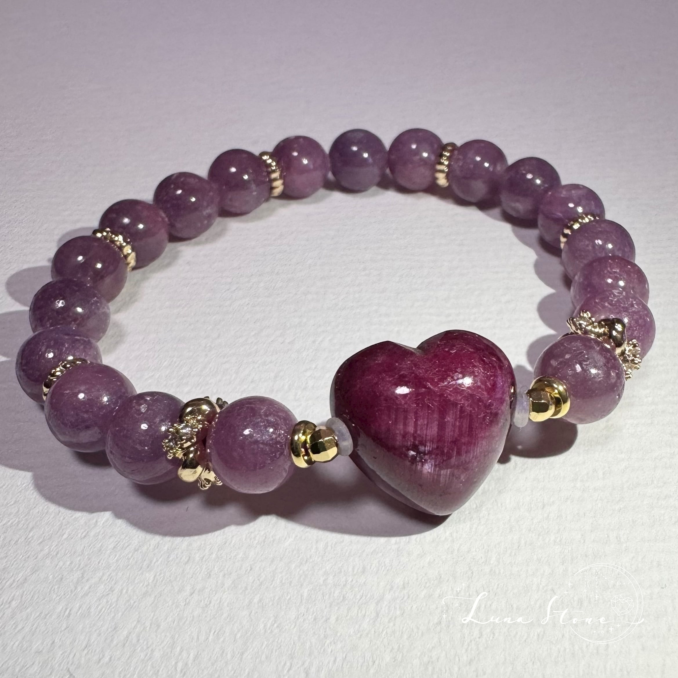 サゲニティッククォーツ】ホワイトとピンクが調和する優美な輝き