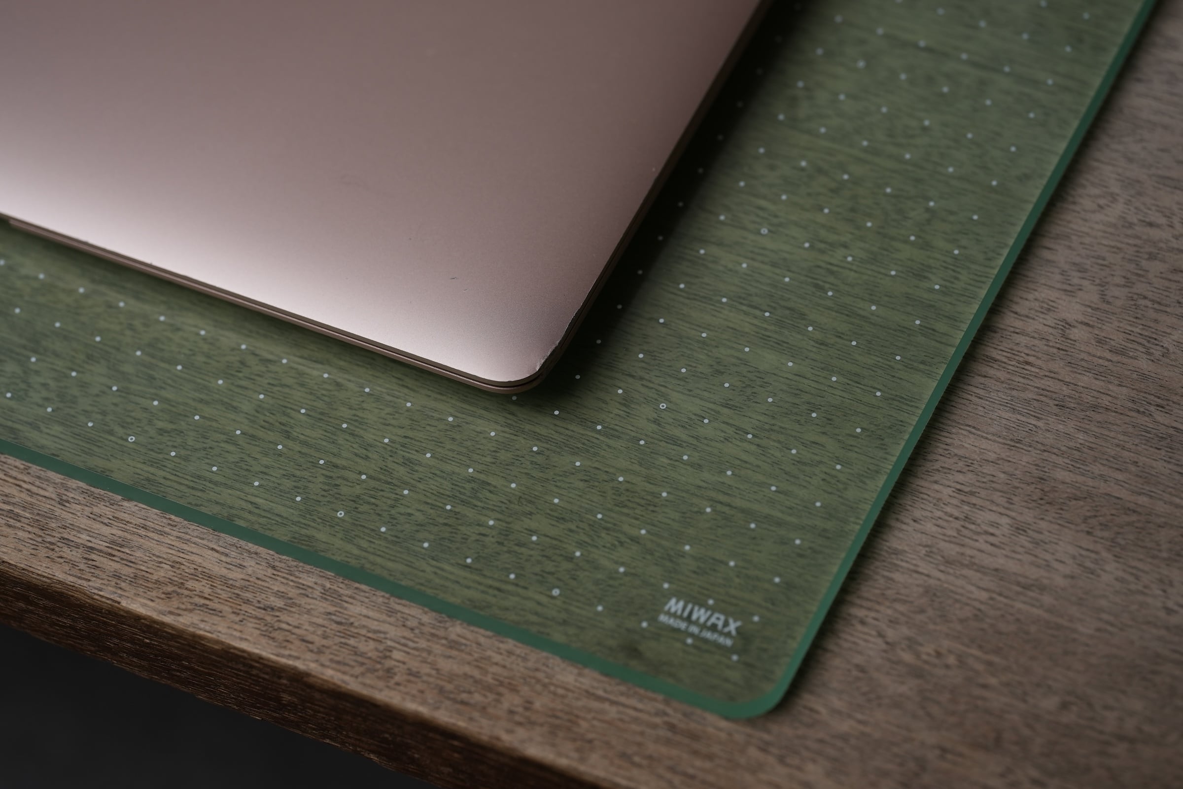 BOTTLE-GREEN MAT A3 | docketstore