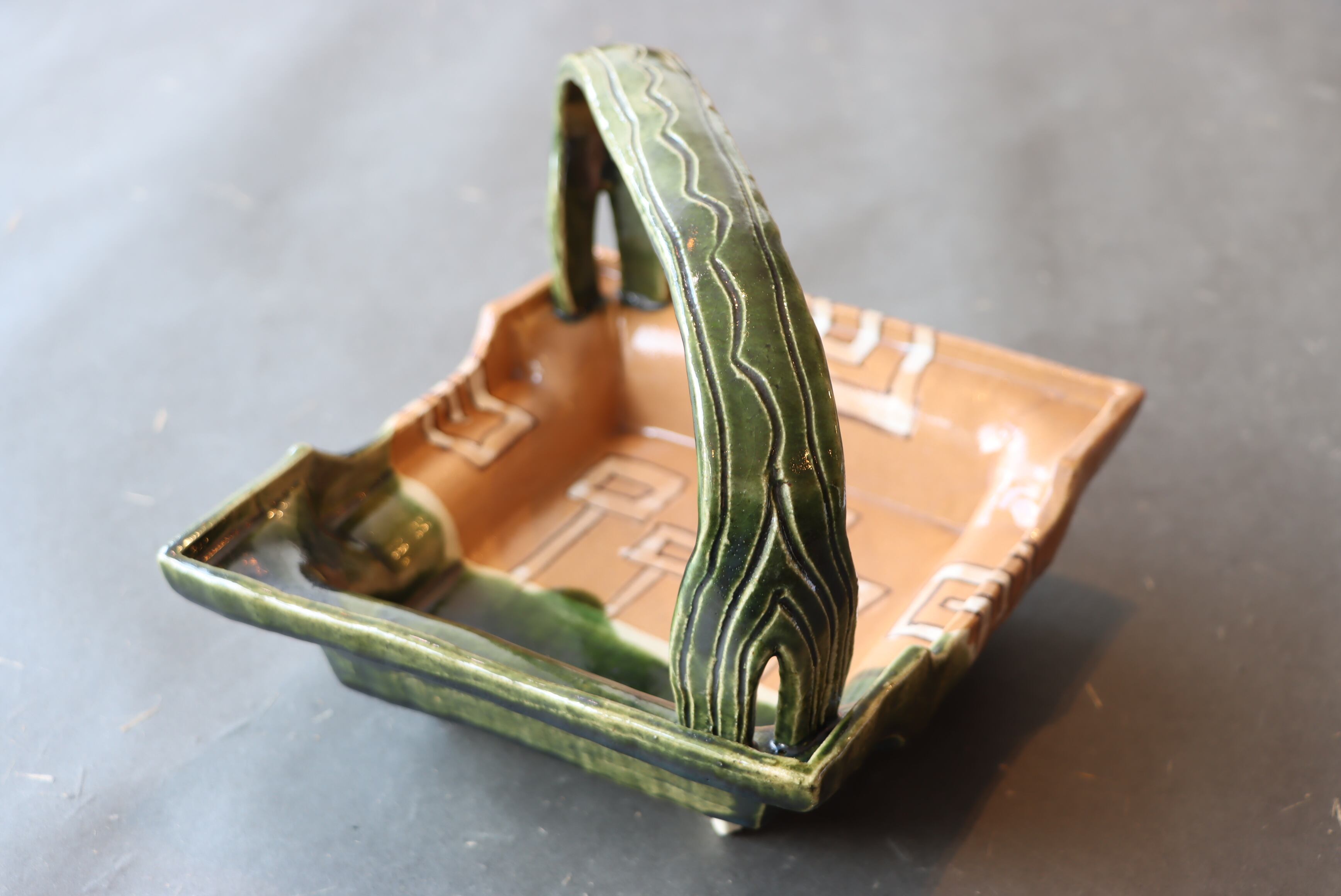 鳴海織部 長佑造 幾何化花文 手鉢 共箱/Oribe ware basket with box