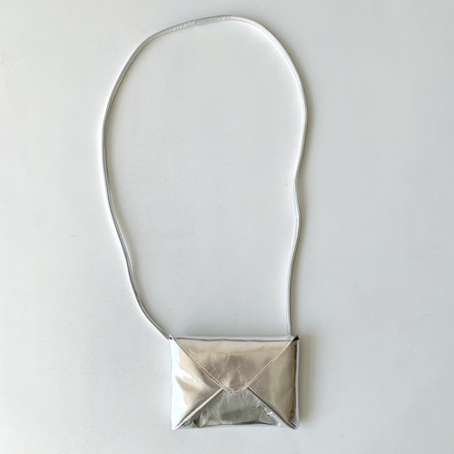 【COSMIC WONDER】Fulgent silver and white gold leather envelope purse / 19CW83104-３