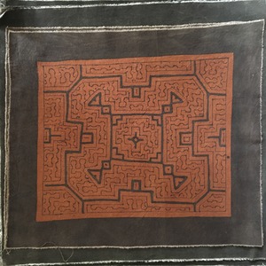 中型マット28茶 35x40cm シピボ族の泥染め アマゾンの先住民族 シピボ 中型マット28茶 35x40cm シピボ族の泥染め アマゾンの先住民族 シピボ