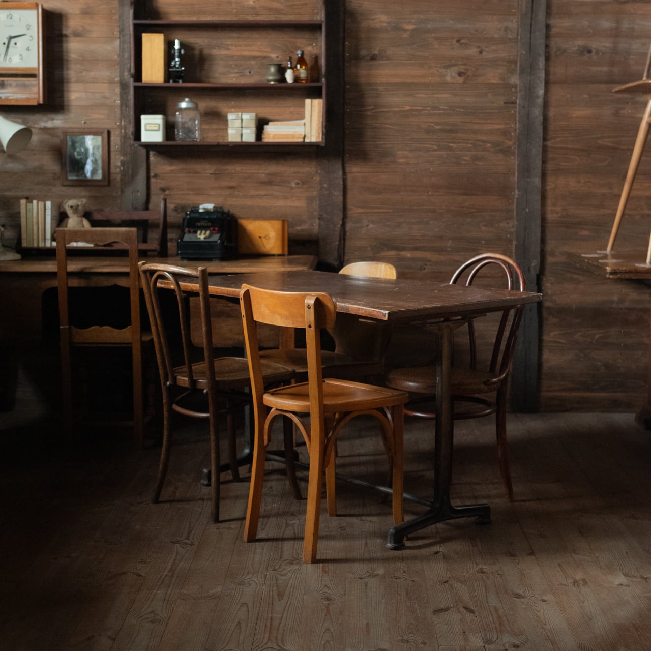 古い鉄脚と古材のテーブル　ワークデスク　机　作業台　古家具　古道具 Work Table / ワークテーブル〈 机・ダイニングテーブル・作業台・鉄脚