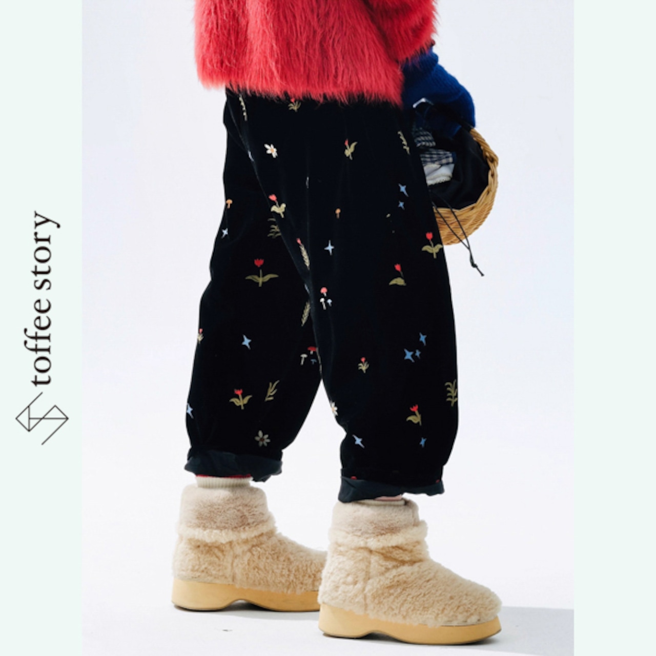 小花刺繍が可愛い ベロアリラックスパンツ 《i0798》