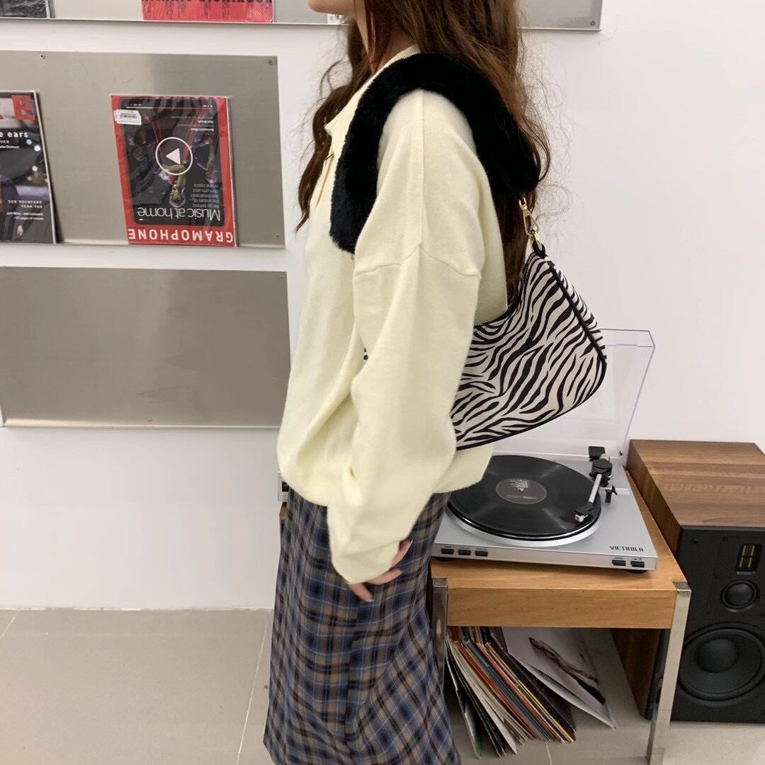 ファーハンドル柄バッグ