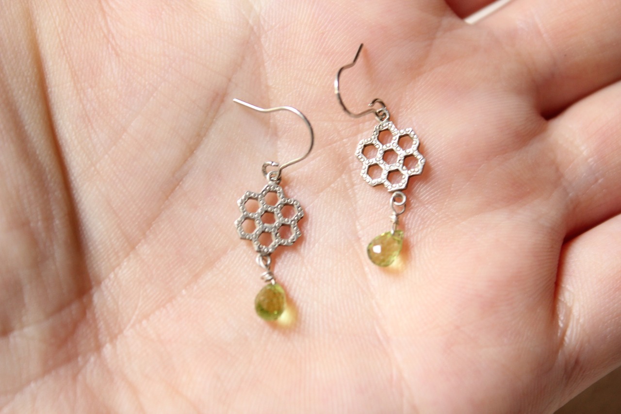 ペリドットの六角ピアス/silver