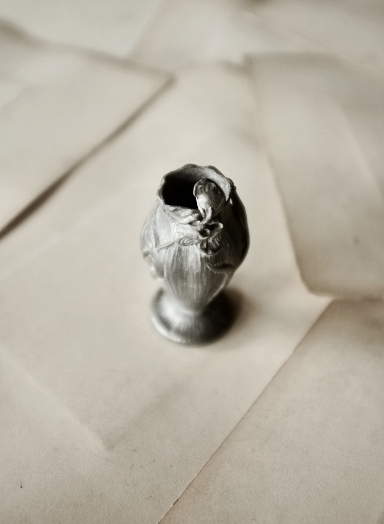 1900s フランス エタン 灰色の蘭と灰色花瓶 アンティーク