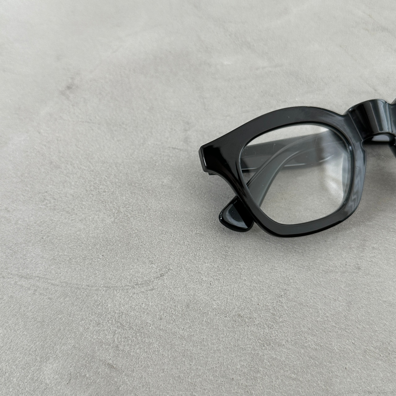 wide frame sunglasses/black