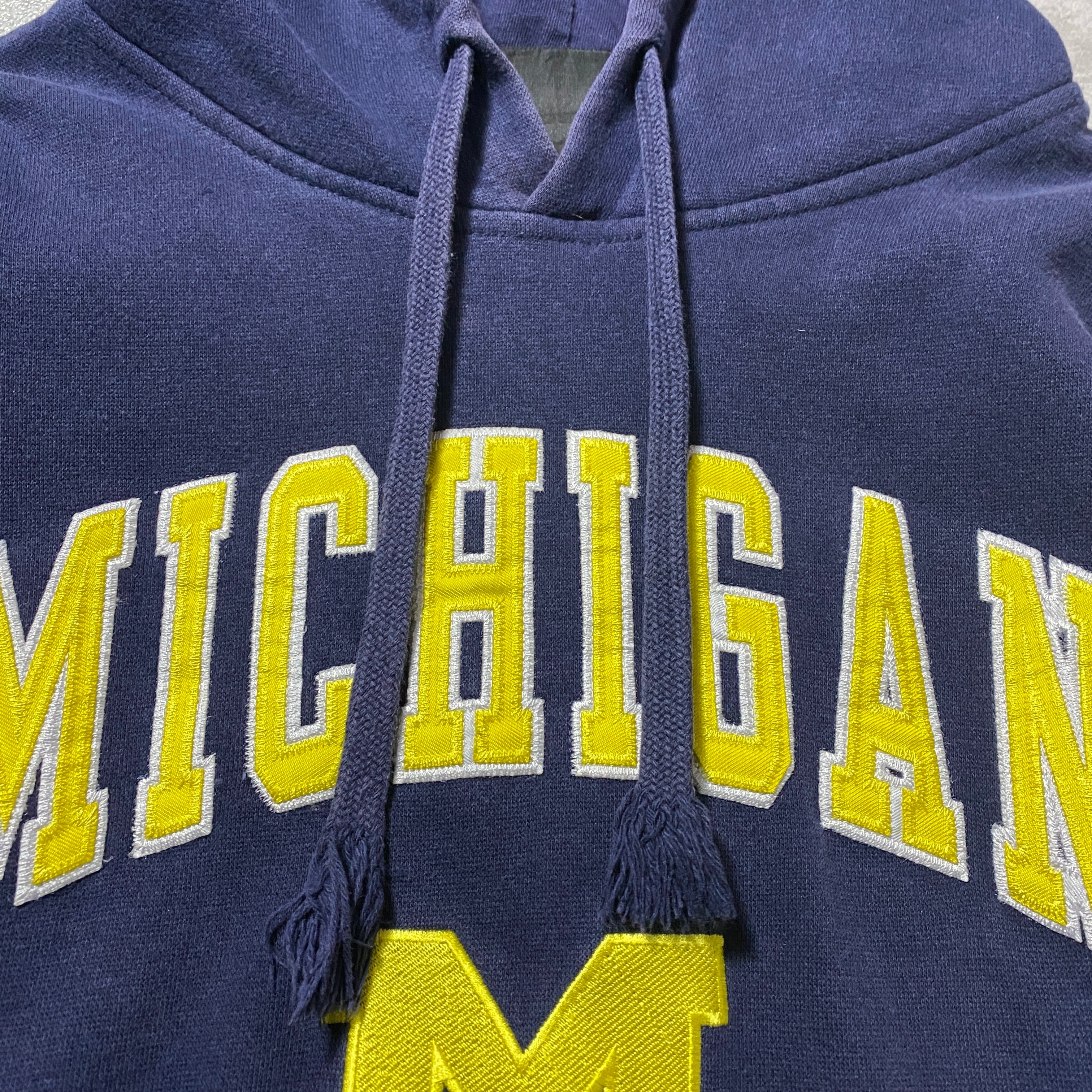 00's GENUINE Michigan ミシガン大学 刺繍カレッジロゴ ネイビー