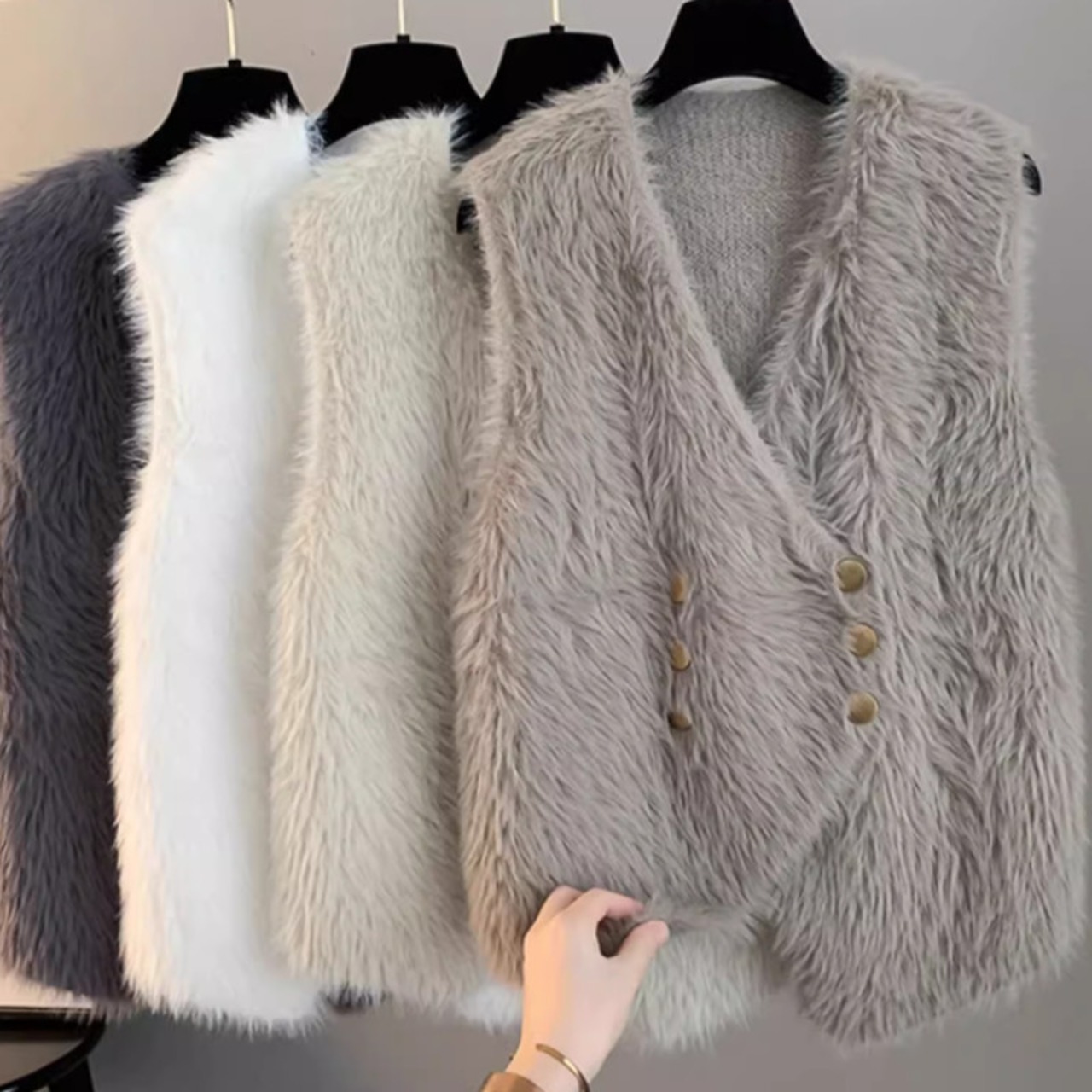 Vネックファーベスト 4color A00774