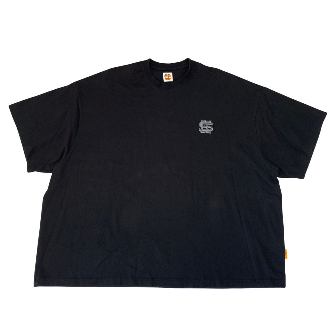 トップス SEE SEE SUPER BIG FLAT GRITTER ORIGINAL SEE SEE (SEESEE) シーシー SUPER BIG FLAT GRITTER ORIGINAL LOGO TEE