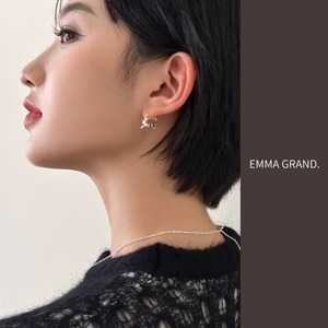 駆ける銀猫のシルバーピアス E00599