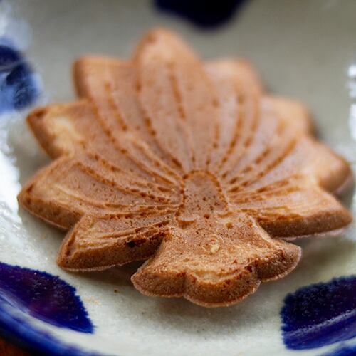 天狗葉扇煎餅 みそ味 (20枚入り) | 天狗葉扇煎餅 -てんぐは