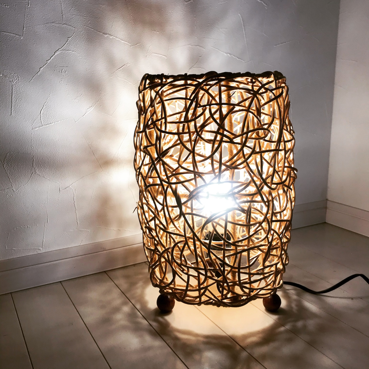 ラタンフロアランプ