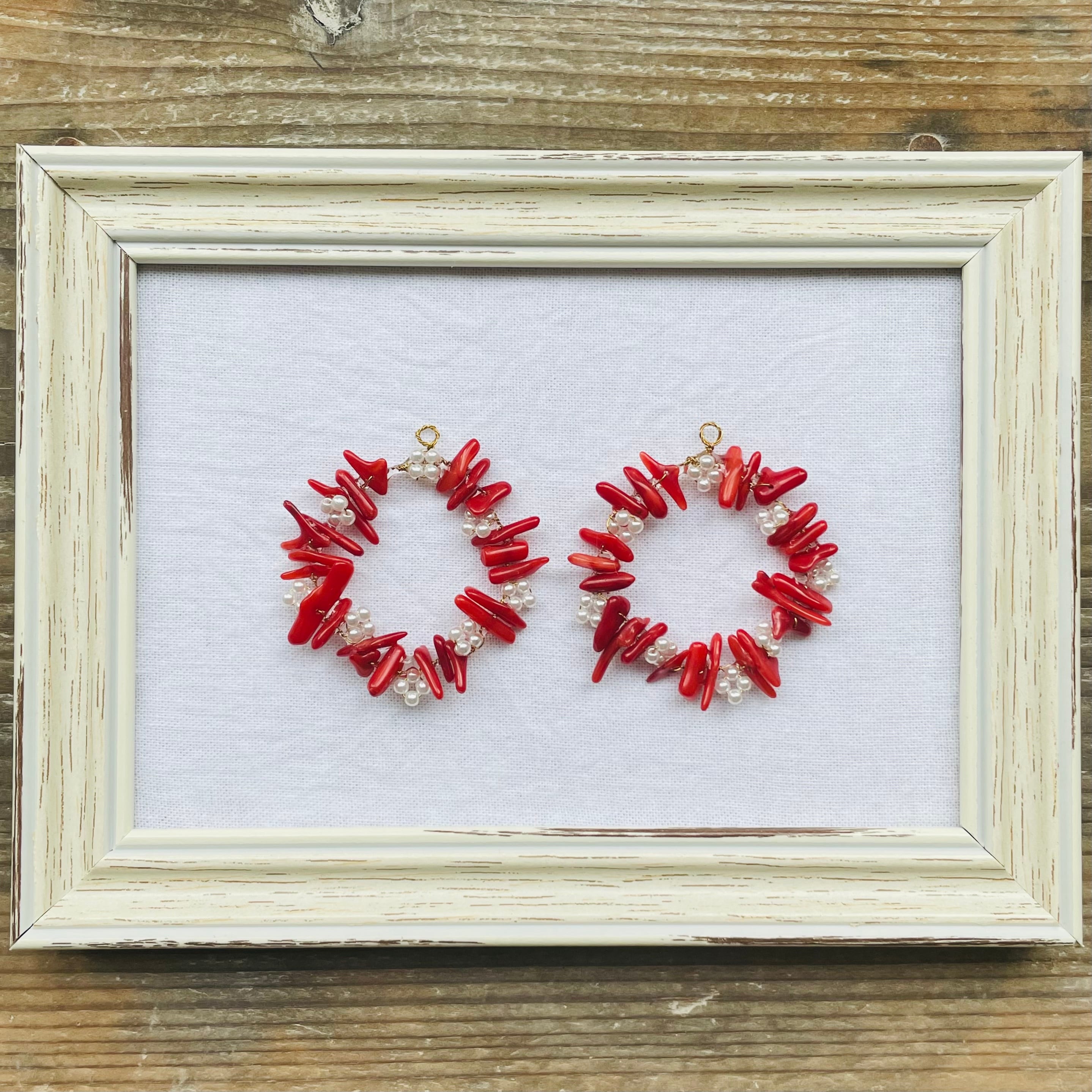 赤い珊瑚の花かんむり