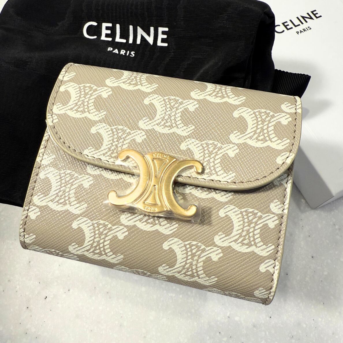 【抽選販売】CELINE トリオンフ 三つ折り財布 スモールウォレット