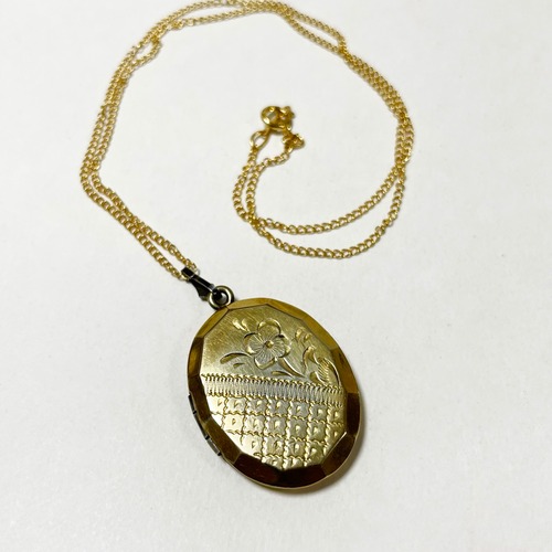 Vintage GF Hand Carved Oval locket Pendant Necklace