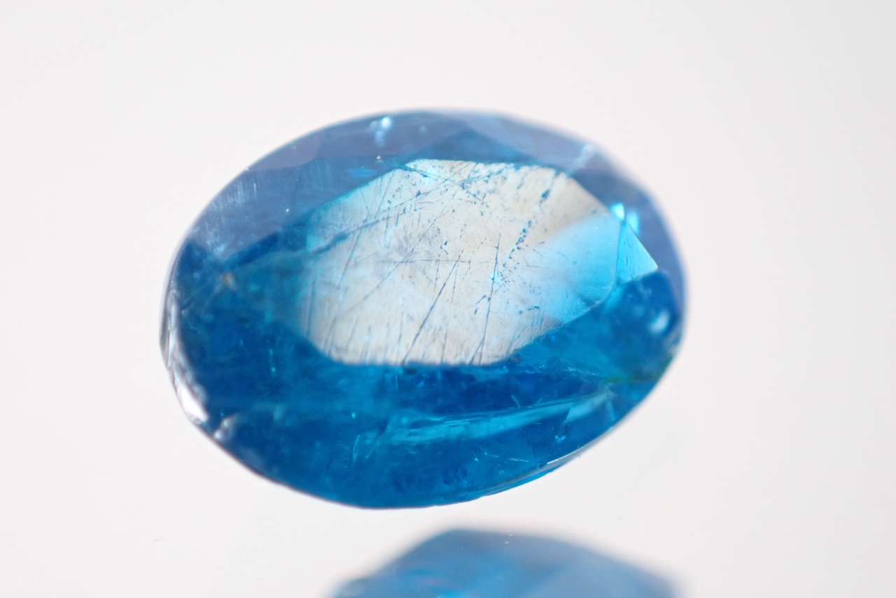 ネオンブルーアパタイト　0.76ct　 [D6-152]