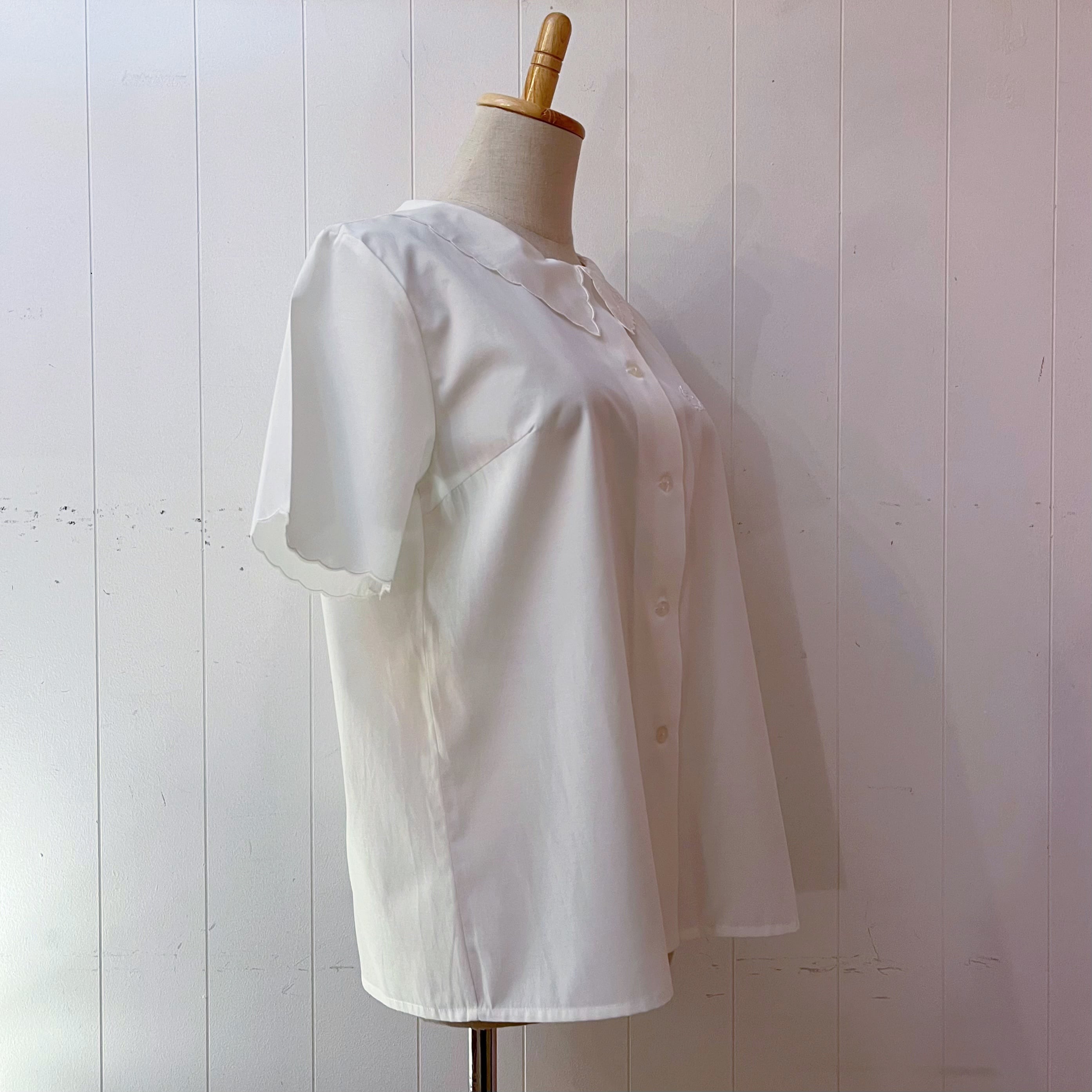 flower embroidery scallop white blouse