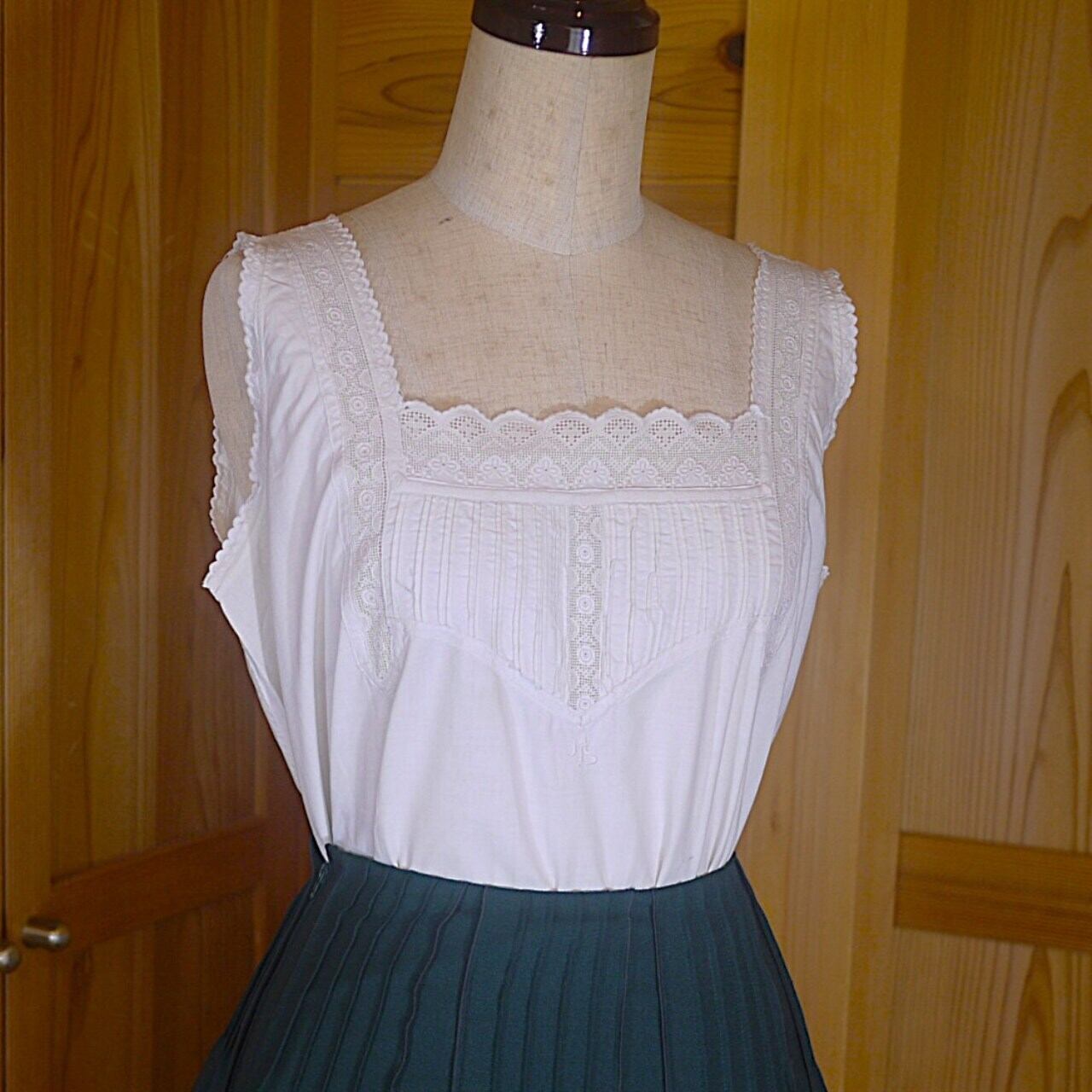 ヴィンテージ ノースリーブ 白のブラウス ドイツ