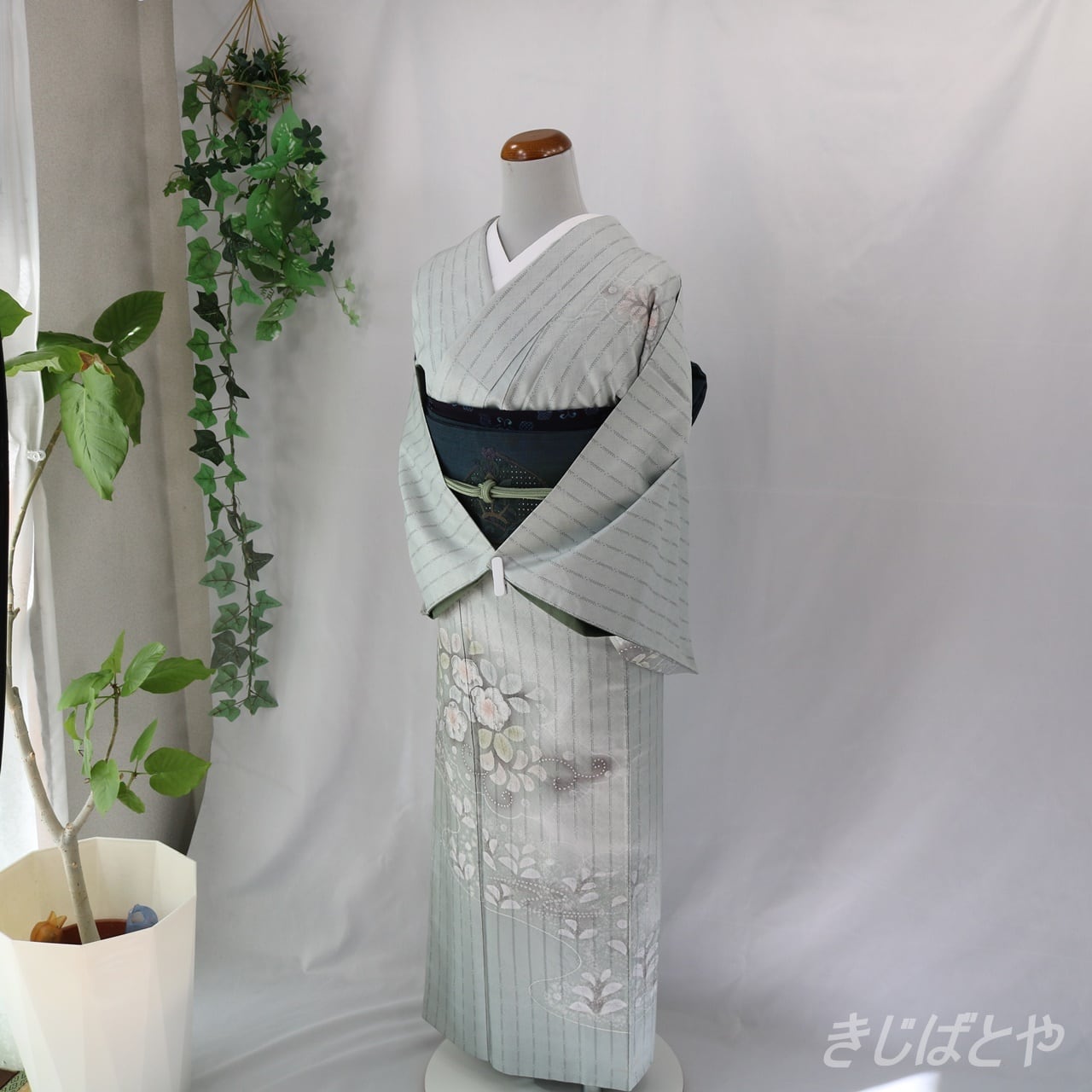 正絹紬 青白磁に辻が花柄の付け下げ 袷 | きじばとや