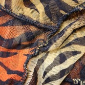 ベリーダンス 衣装 チョリ トップス ブラック系 クイーン Queen エジプト製 ゼブラ柄 模様 練習 レッスン 伸縮 ストレッチ 黒 橙 茶 派手 イベント ステージ かっこいい 華やか ブラウス 羽織り オレンジ系 ブラウン系