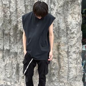 【VETEMENTS】CROSS LOGO SLEEVELESS T-SHIRT