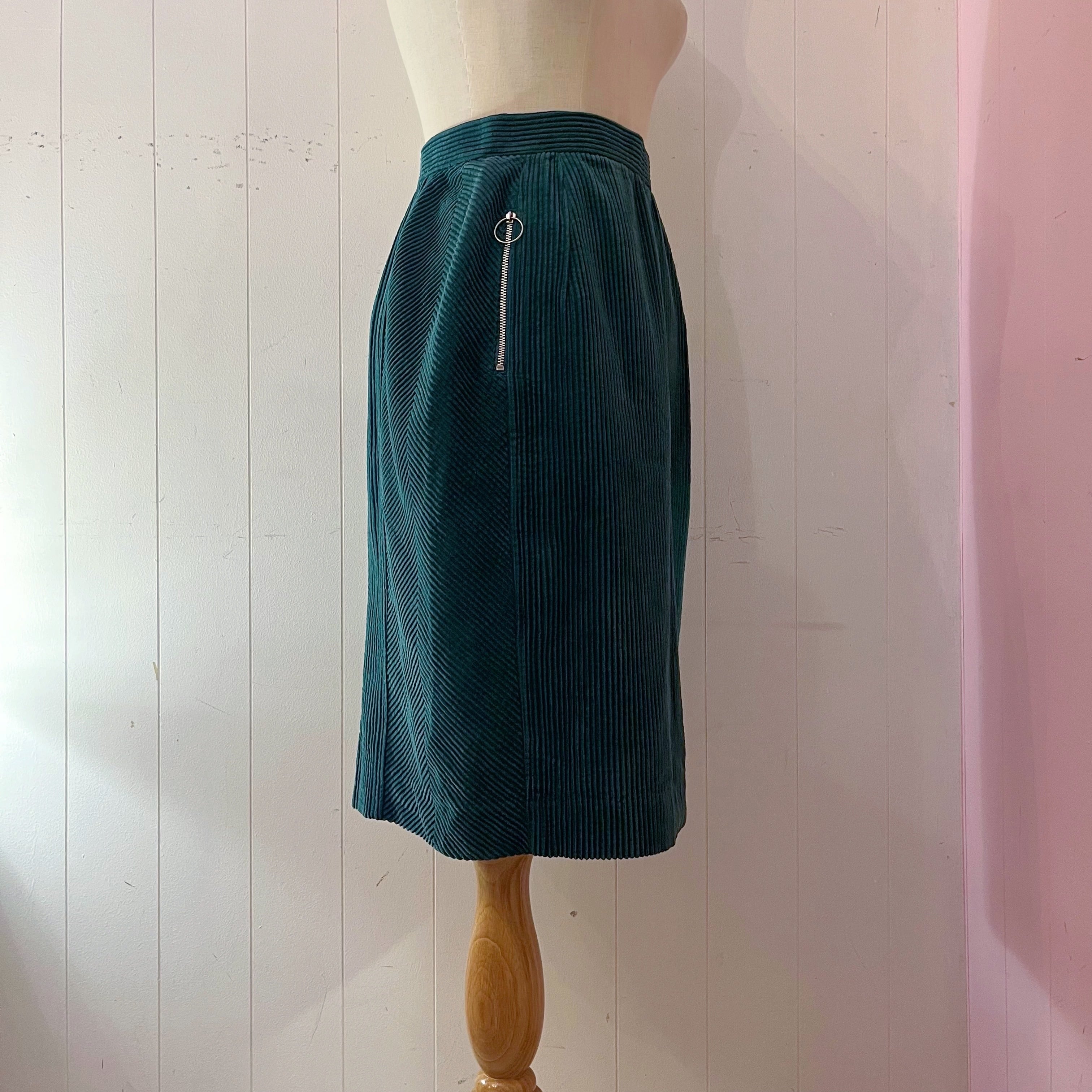 green corduroy semi tight skirt