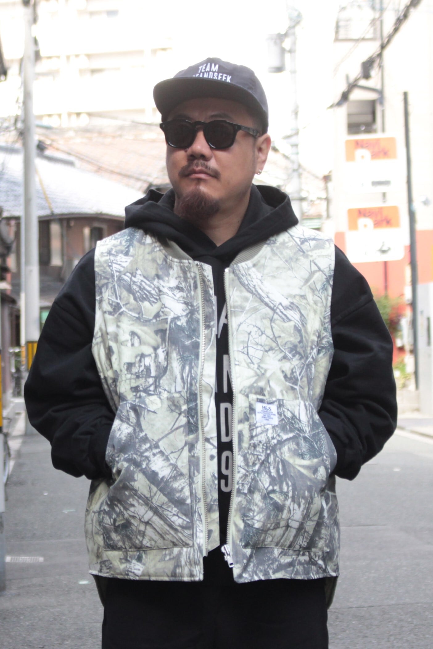 HIDE AND SEEK】Camo Zip Work Vest -BEIGE CAMO（ハイドアンドシーク