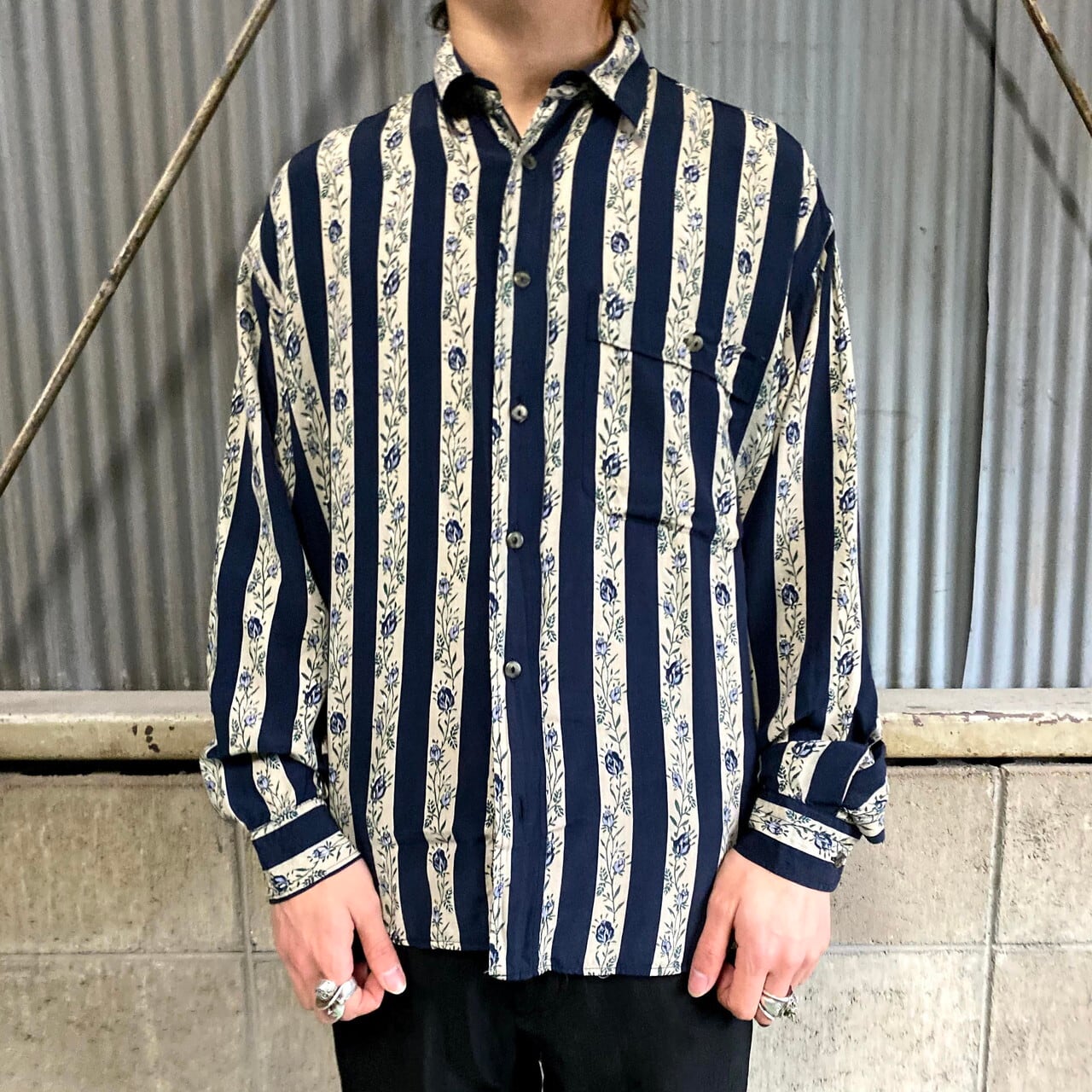 イタリア製 Wampum 長袖 レーヨン ユーロブランド 花柄 ストライプシャツ メンズm 古着 総柄シャツ フラワーパターン ネイビー 紺色 長袖 シャツ Al Cave 古着屋 公式 古着通販サイト