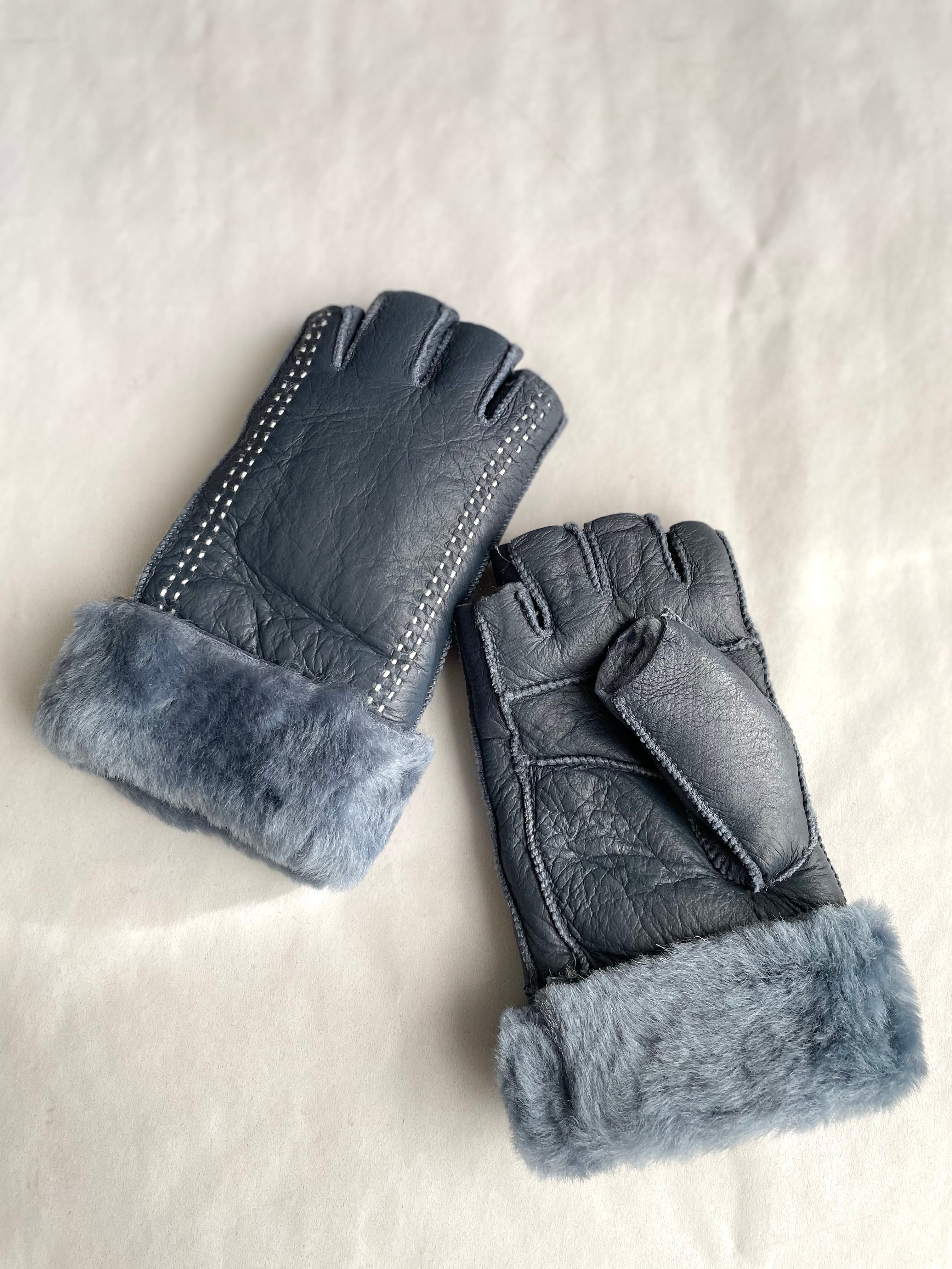 ラムレザームートンハーフグローブ(フィンガーレス) ブルー ベージュ