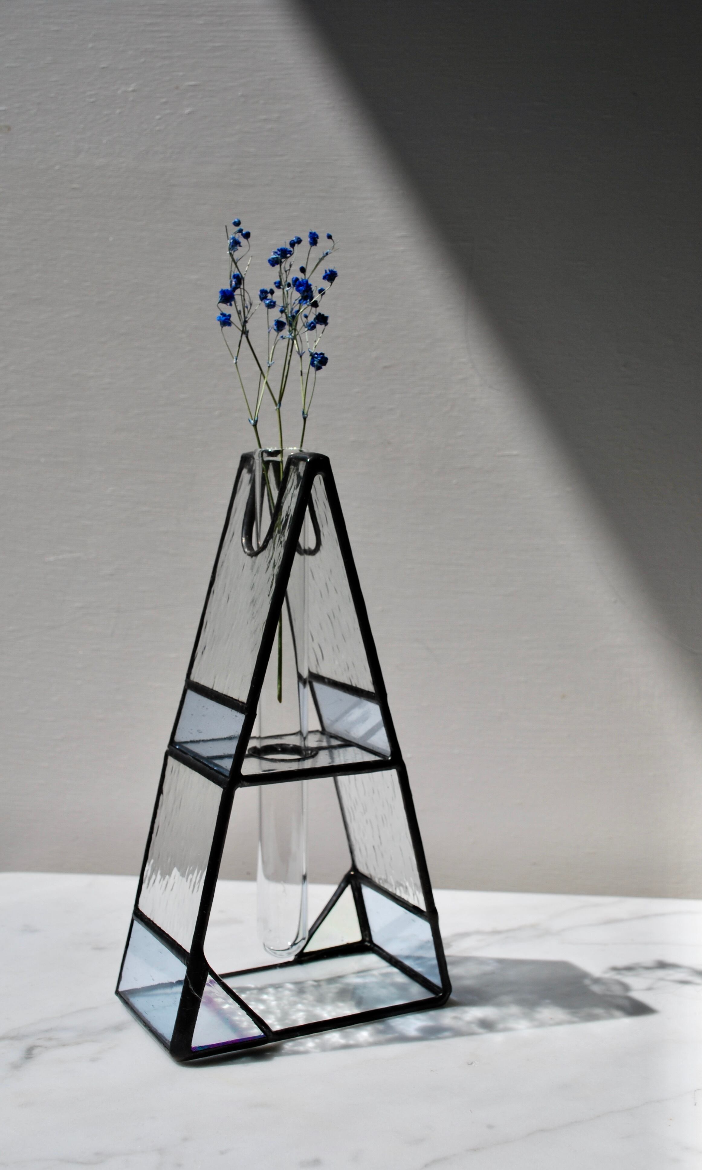 ステンドグラス　一輪挿し コロンとレトロなステンドグラスの一輪挿し（お花付き