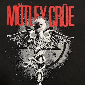 【MOTLEY CRUE】バンドTシャツ オフィシャル 公式 プリント ロゴ バンt ロックt 黒t モトリークルー ヘヴィメタ コピーライト2018 半袖 夏物 US古着