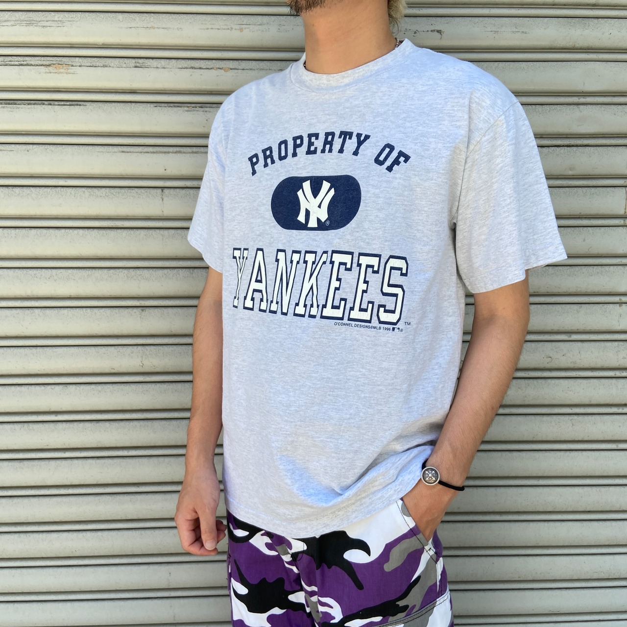 90s NYヤンキース カプセルロゴTシャツ 3段プリント フェザーグレー