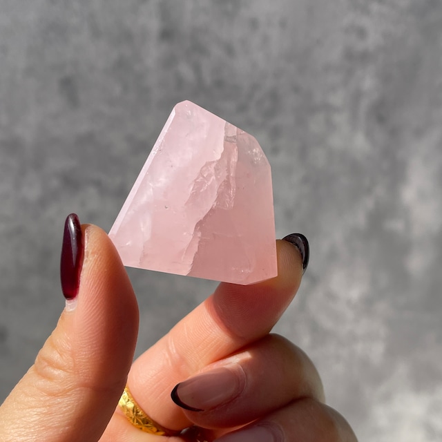 ブラジル・バイーア州産 ローズクォーツ ポリッシュ｜石目が美しい一点もの