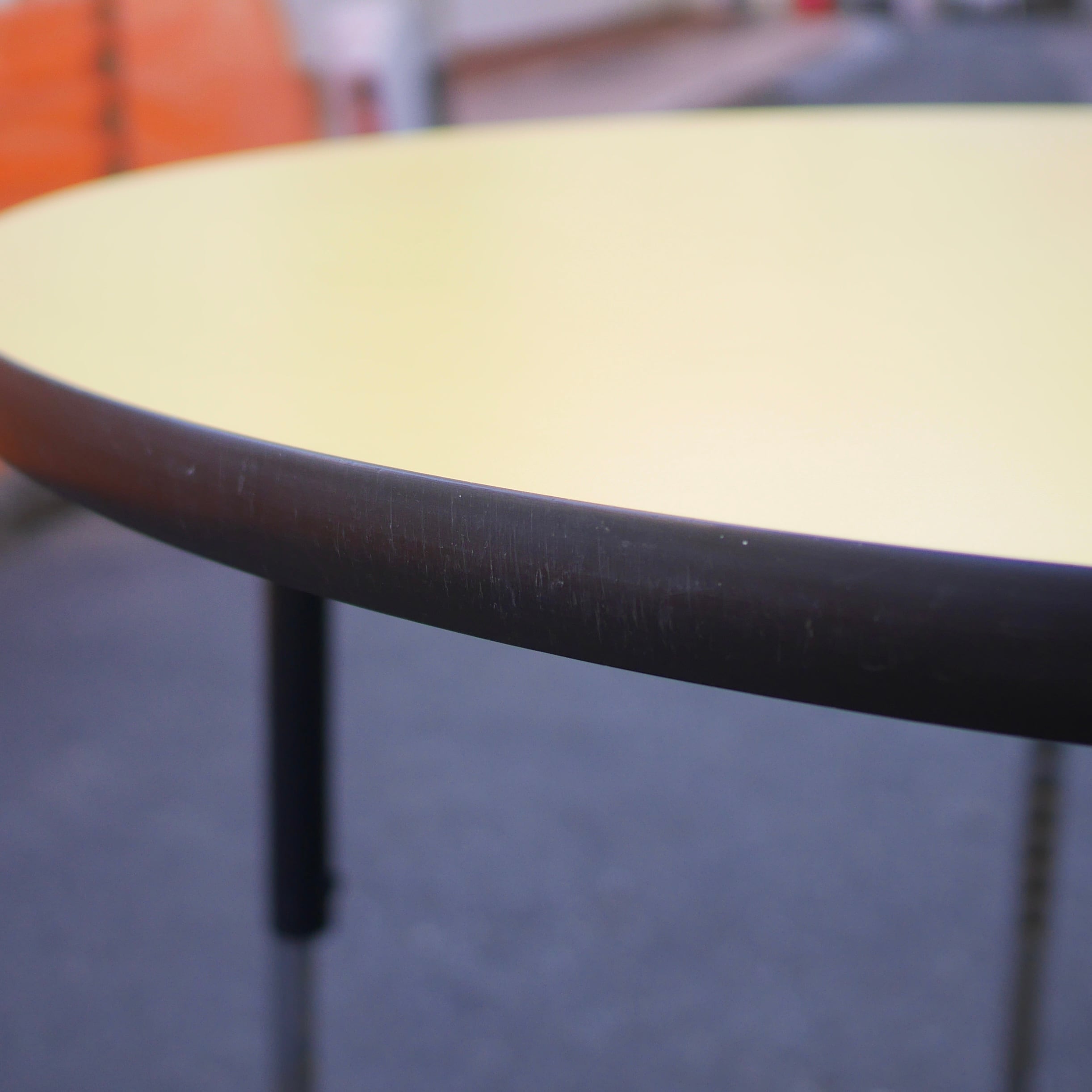 VIRCO ヴィンテージ ラウンドテーブル | トリノス-torinoth- | 新宿区