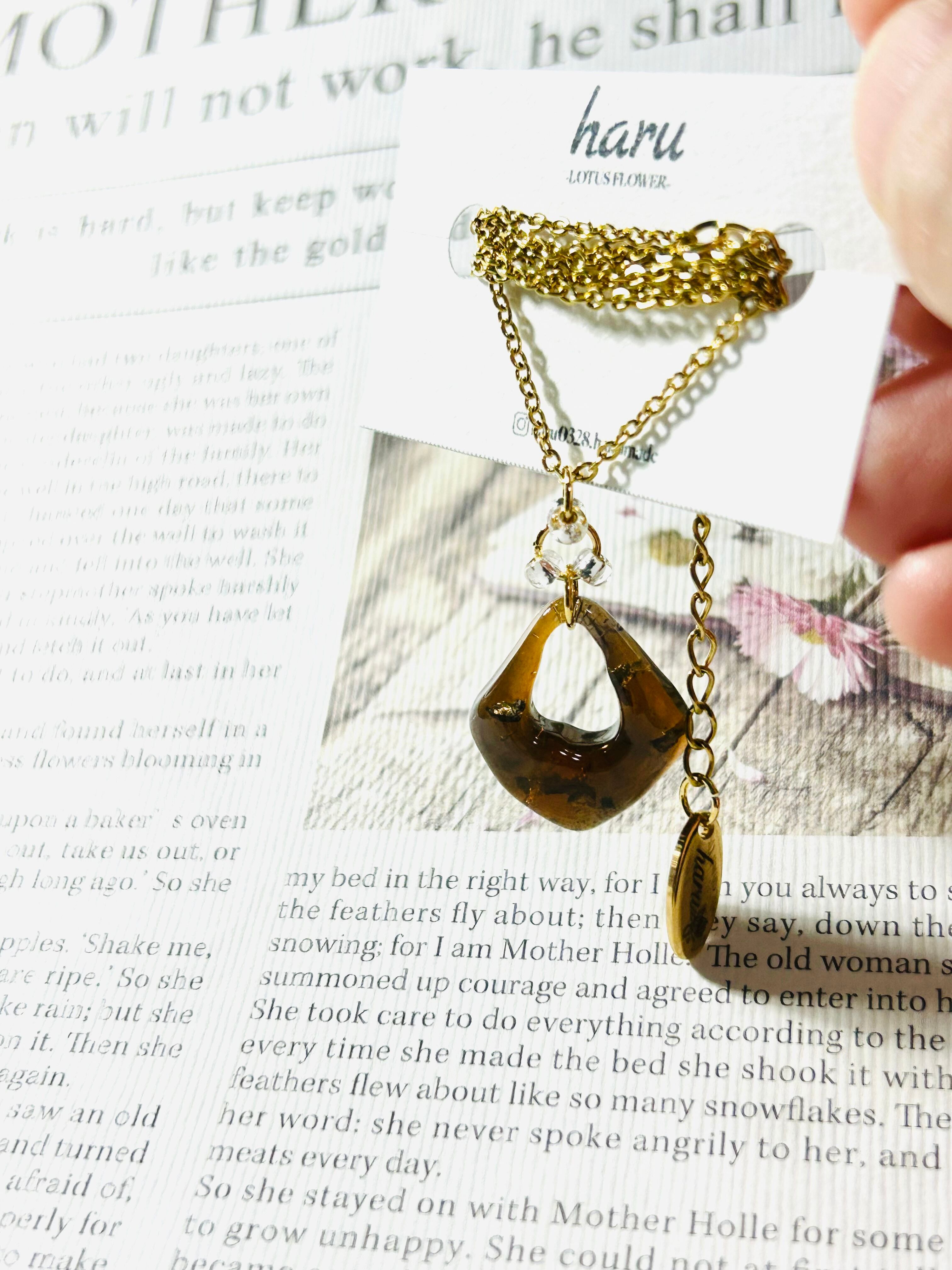 ブラウン×金箔 レジン ネックレス