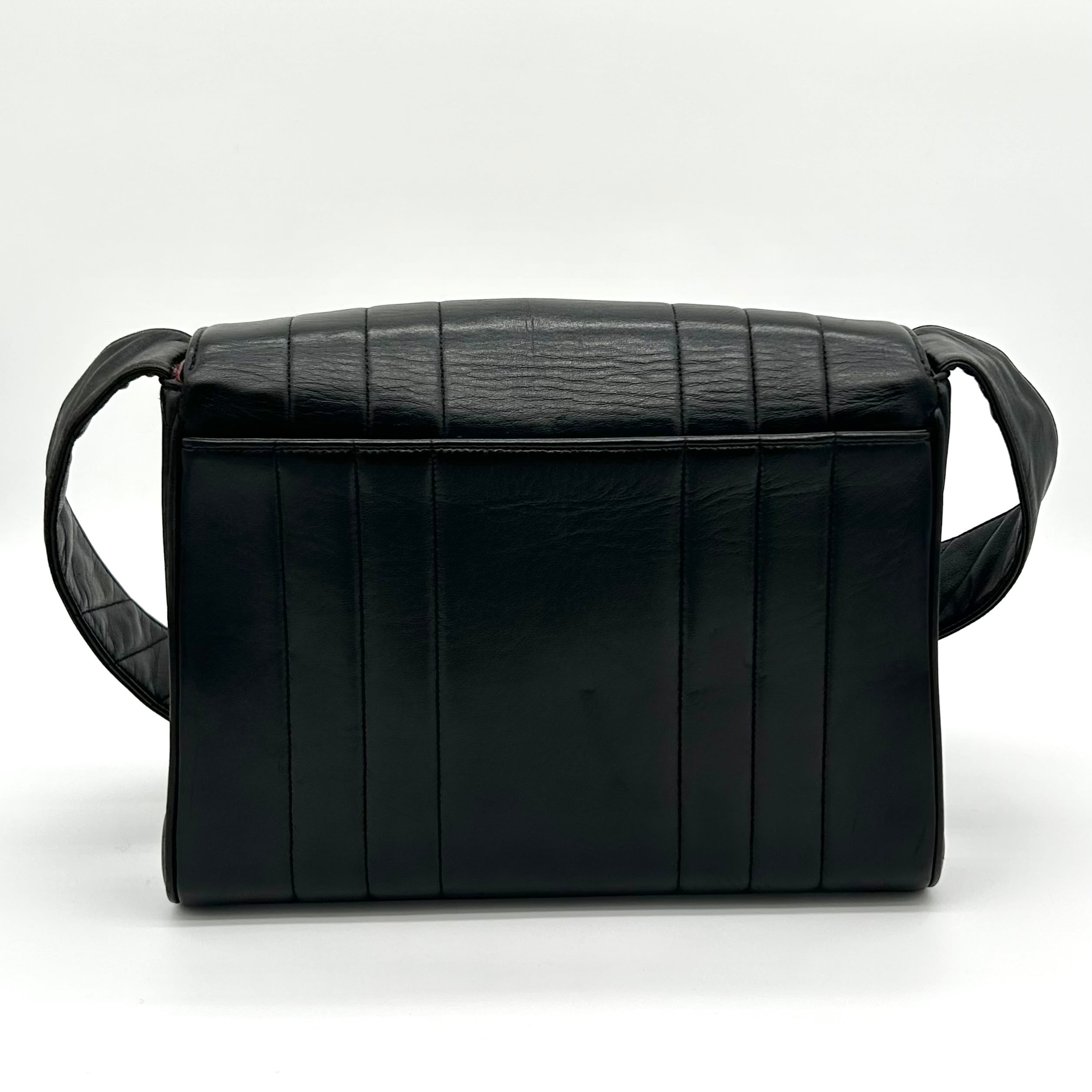 美品 CHANEL マドモアゼル デカマト30ショルダーバッグ ブラック 3番台 CHANEL マドモアゼル ショルダーバッグ レザー ブラック シャネル
