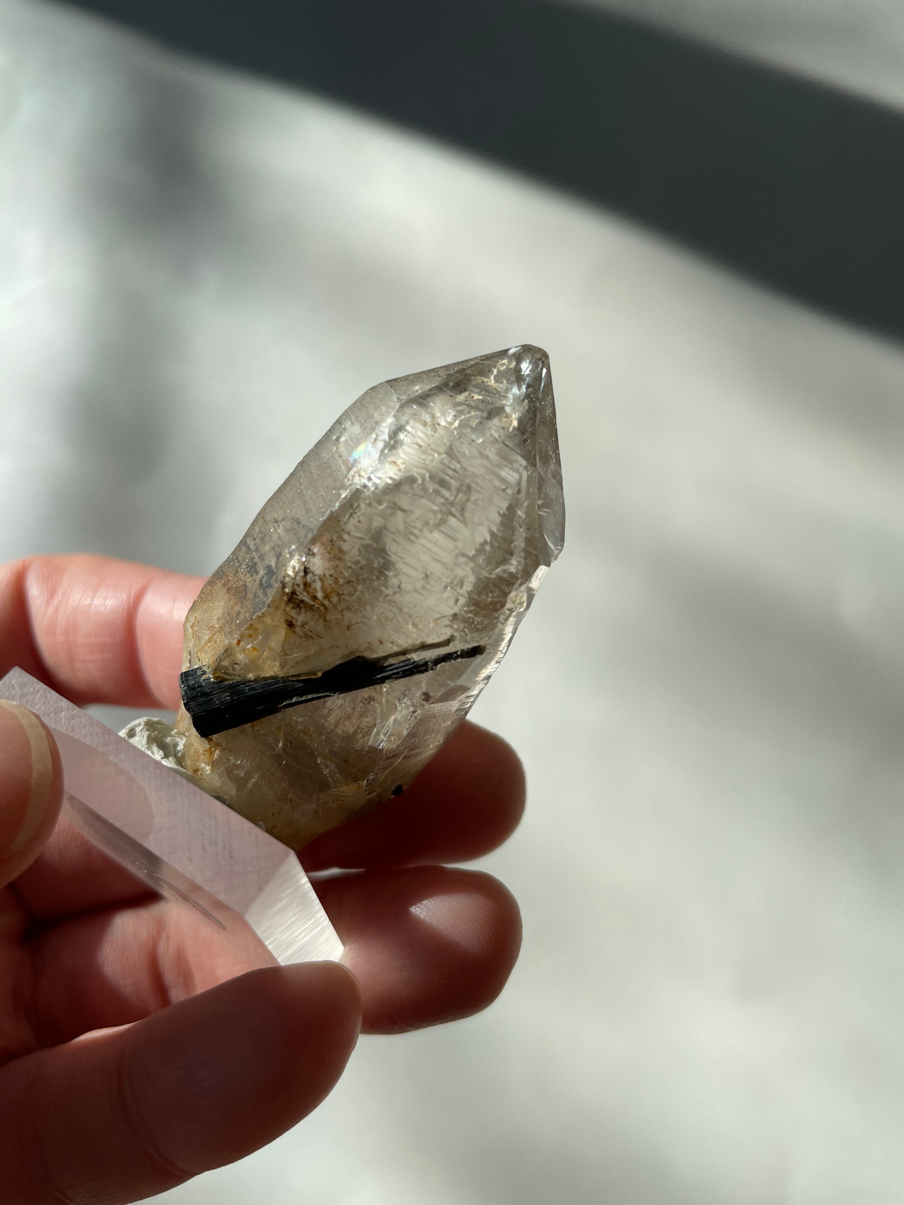 パキスタン　ギルギット　スカルドゥ産　ヒマラヤ水晶　マイカ　ブラックトルマリン　スモーキークォーツ　虹