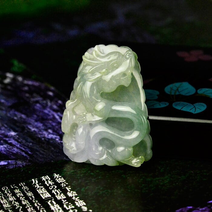 氷翡翠 龍 彫刻 根付 ペンダントトップ