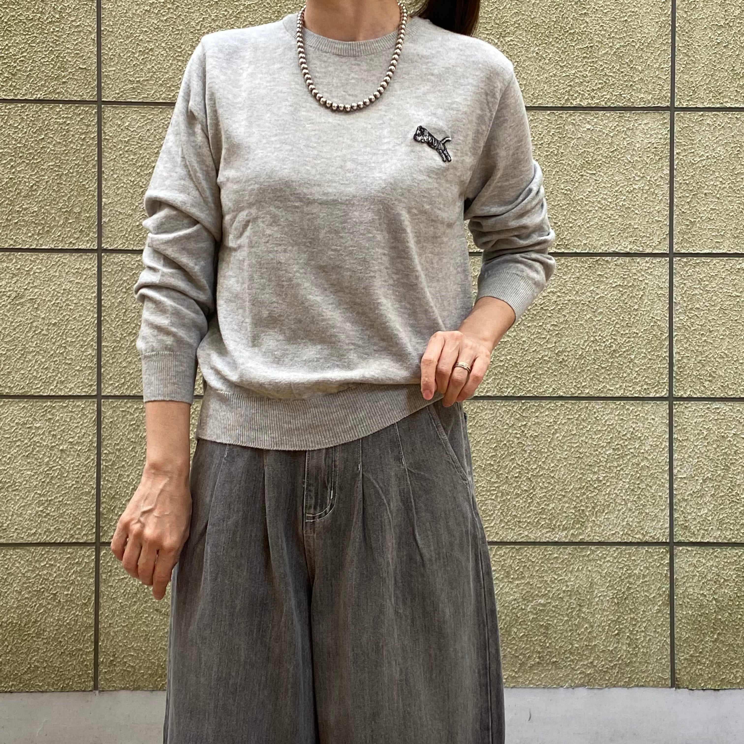 TRANOI/ワンポイント虎刺繍カラーニット〔グレー/ネイビー〕 | 20ｰtwentyｰ