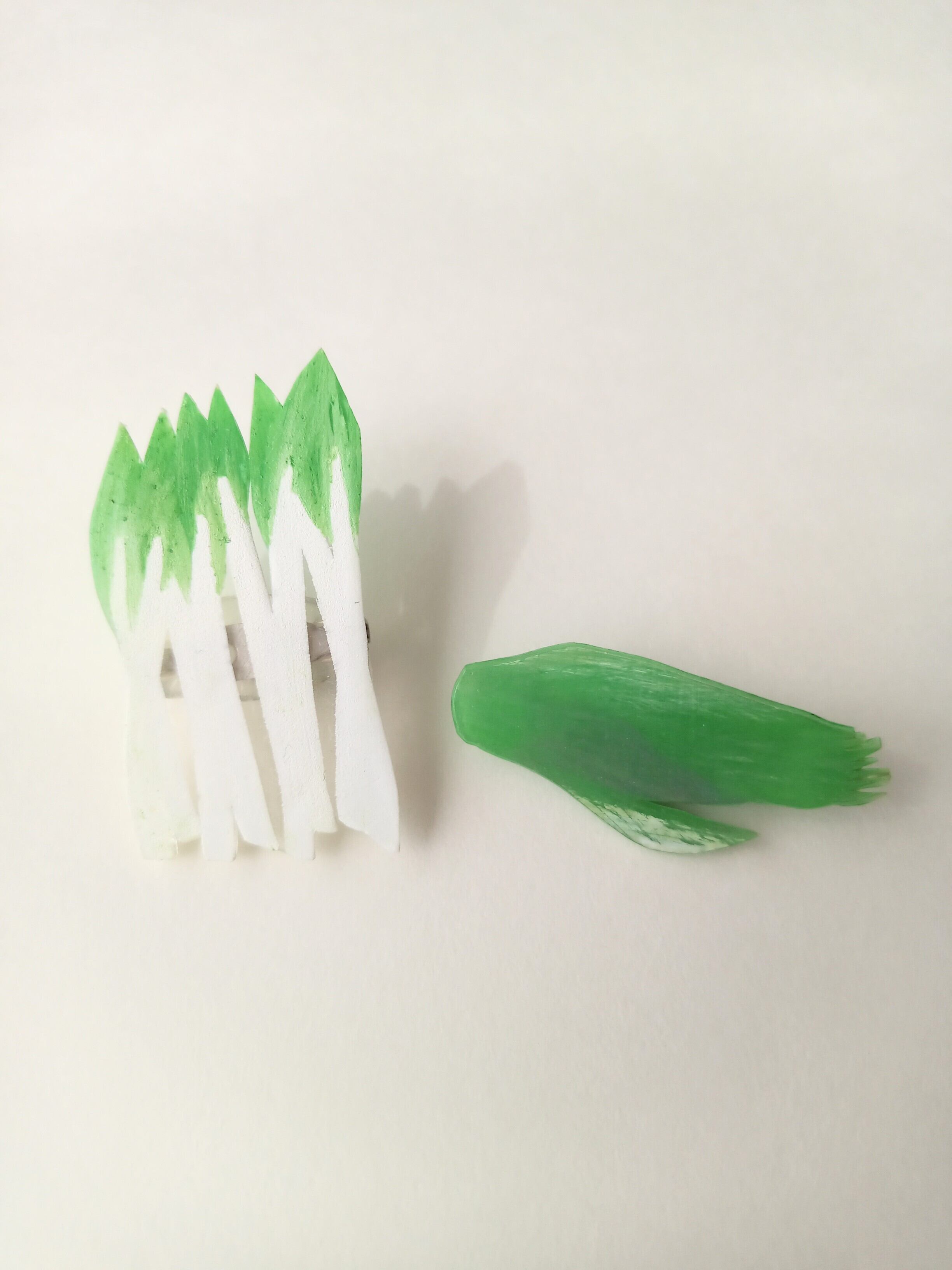 ヘンテコ ブローチ 「うるい」