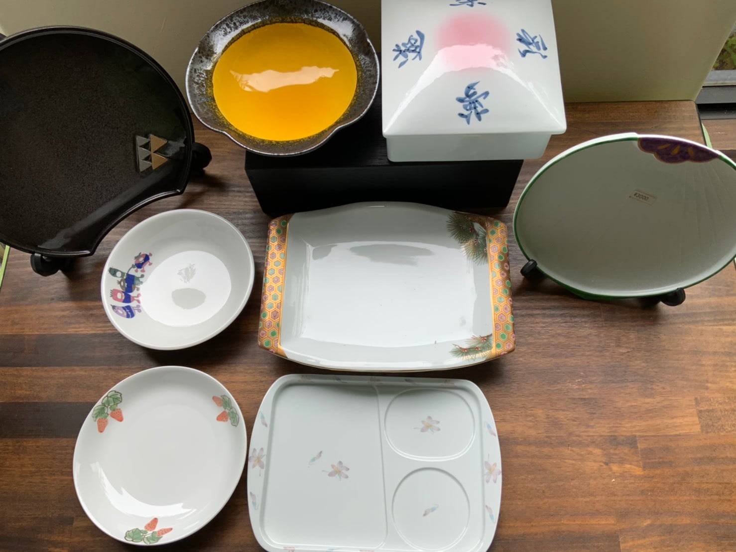 送料無料】有田焼 前田泰昭作 壷 曙（木箱・木札付） 18-016