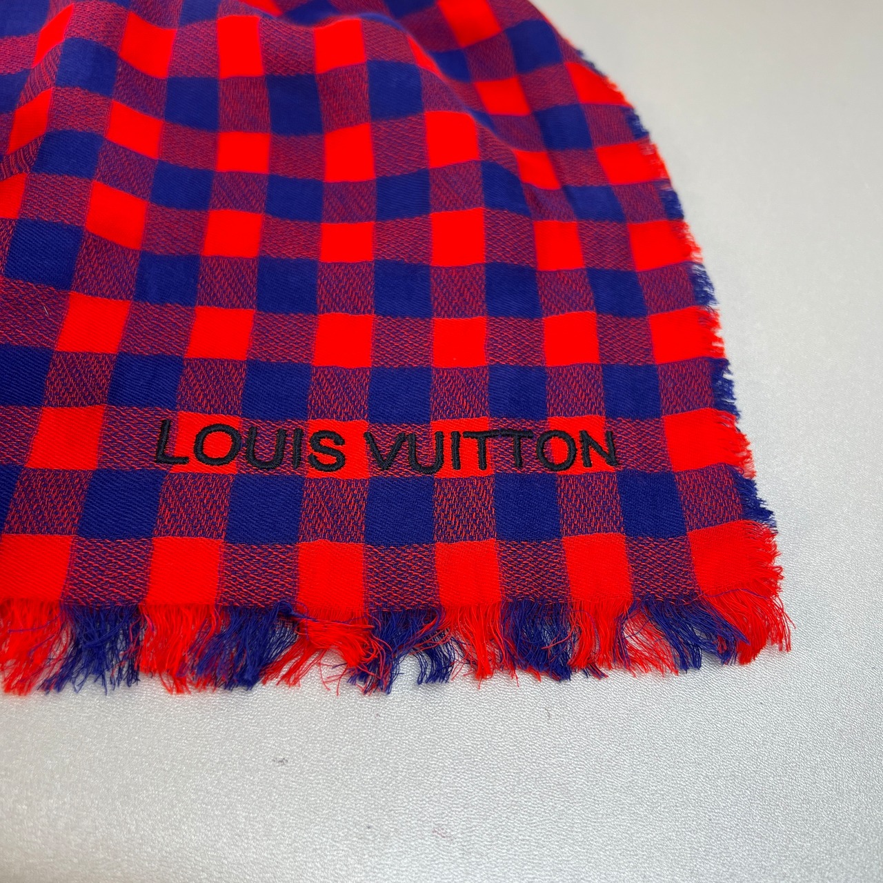 LOUIS VUITTON ルイヴィトン  チェックMP0894 ロゴ刺繍 コットン エトール マサイ  ストール レッド A-10214