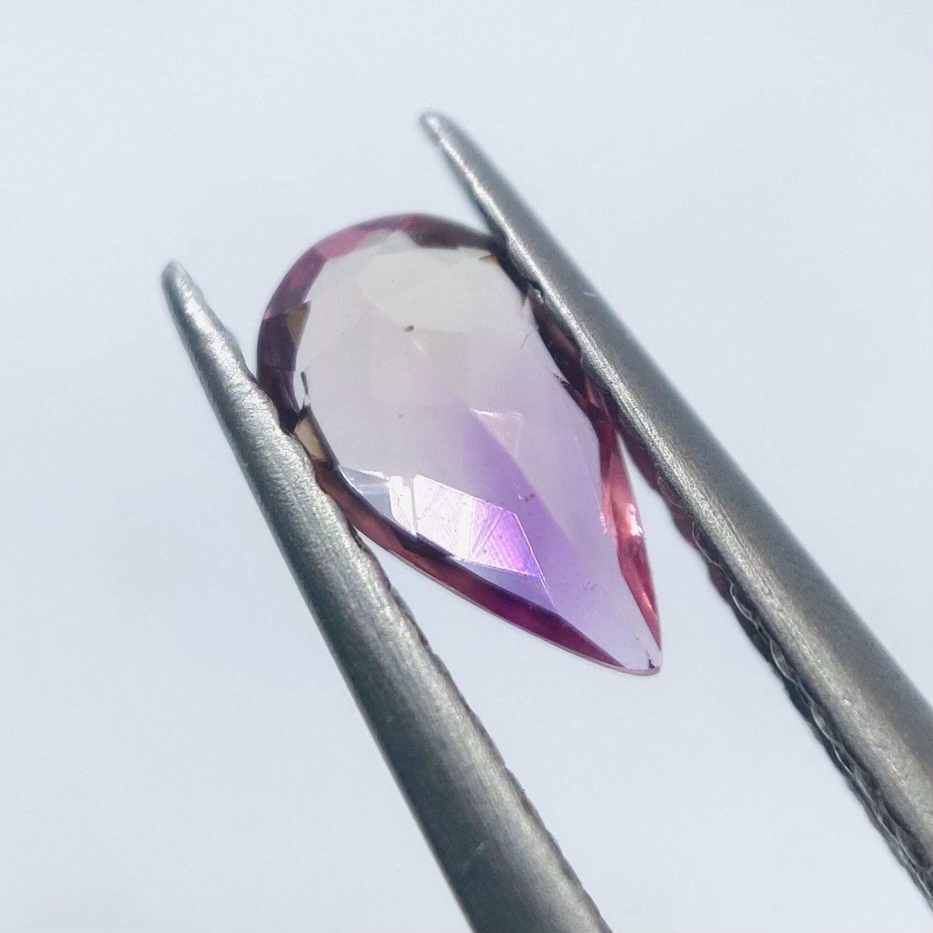 ひとひらの花弁 バイカラートパーズ