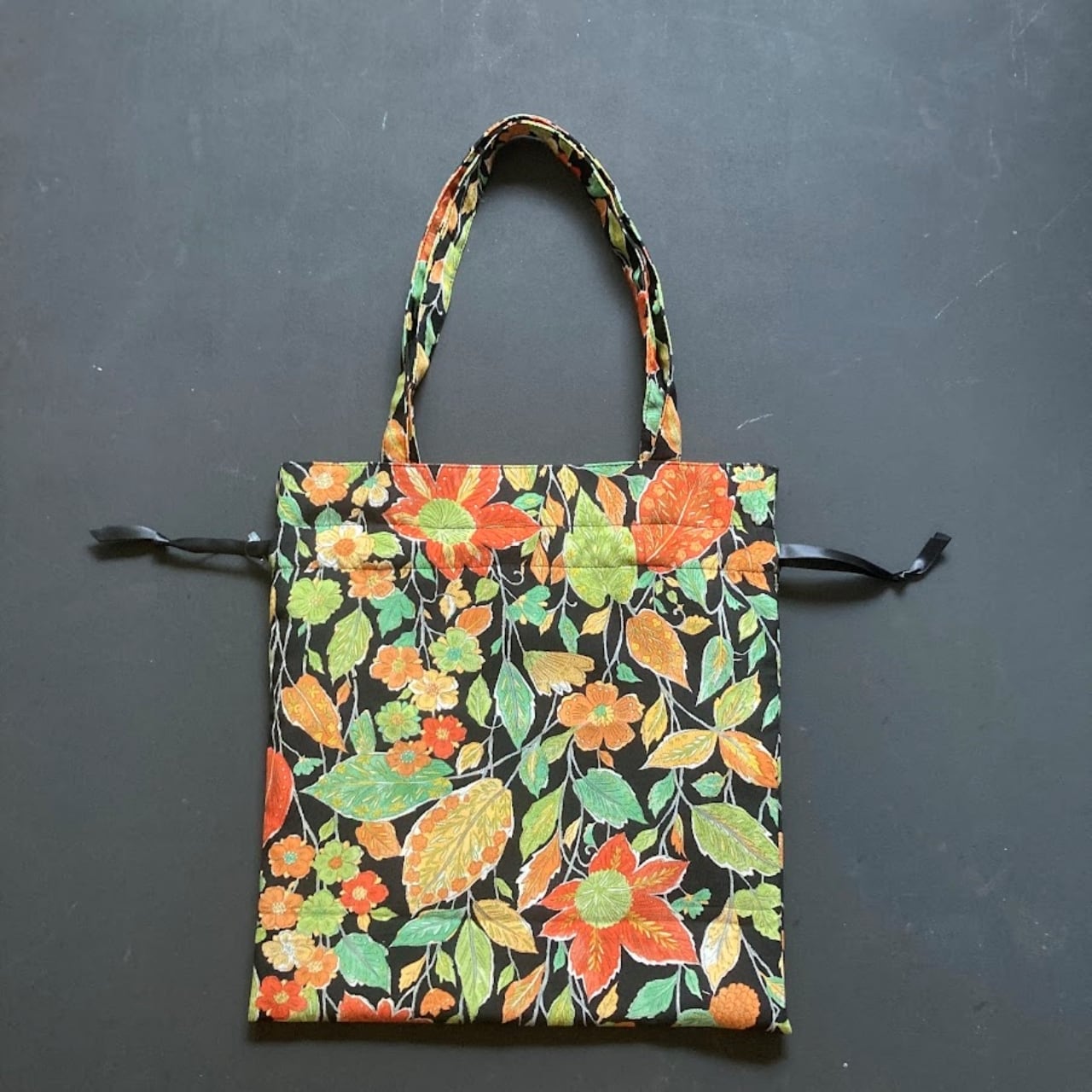 きんちゃくキモノトート BLACK×ORANGE 草花柄 着物リメイク 日月堂