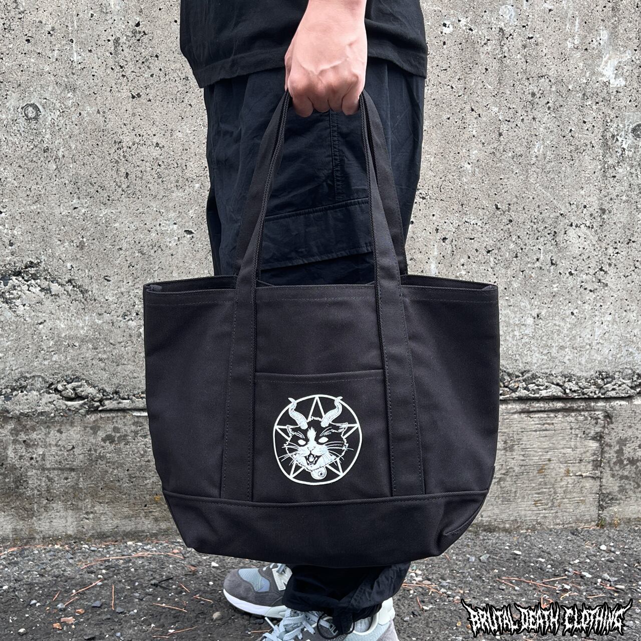 Infernal Cat Tote Bag / 地獄猫トートバッグ（缶バッジ付き